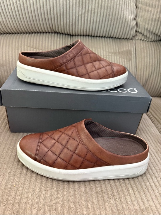 Ecco Shoes - ECCO Quilted Leather Slip-On Mule in Cognac Brown Size 5-5.5 Gently Worn